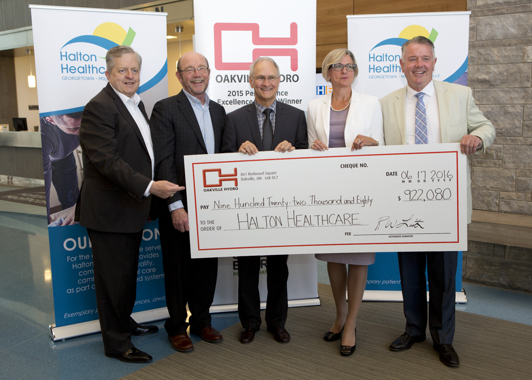 Pictured from left to right: Oakville Mayor Rob Burton – Terry Young, Vice-President, Conservation and Corporate Relations, IESO – Rob Lister, President and CEO, Oakville Hydro – Denise Hardenne, President and CEO, Halton Healthcare – Oakville MPP Kevin Flynn